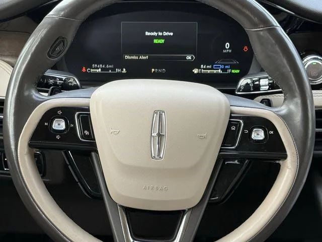 Used 2022 White Lincoln Grand Touring image 9