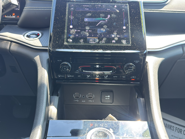 Used 2024 White Jeep Laredo image 22