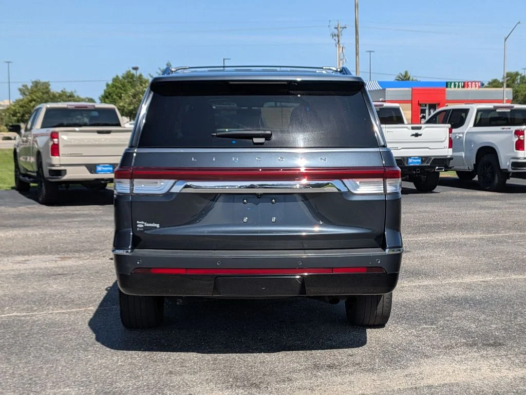 Used 2024 Blue Lincoln Reserve image 4