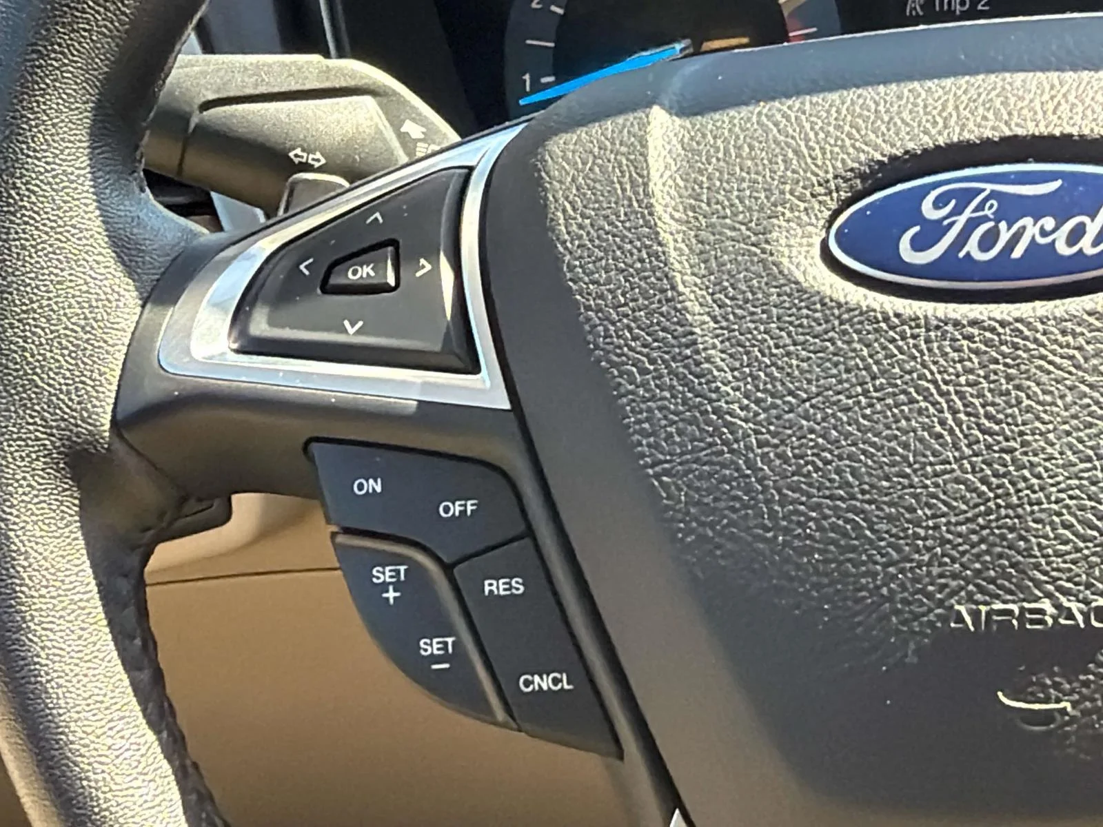 Used 2017 Shadow Black Ford SE image 13