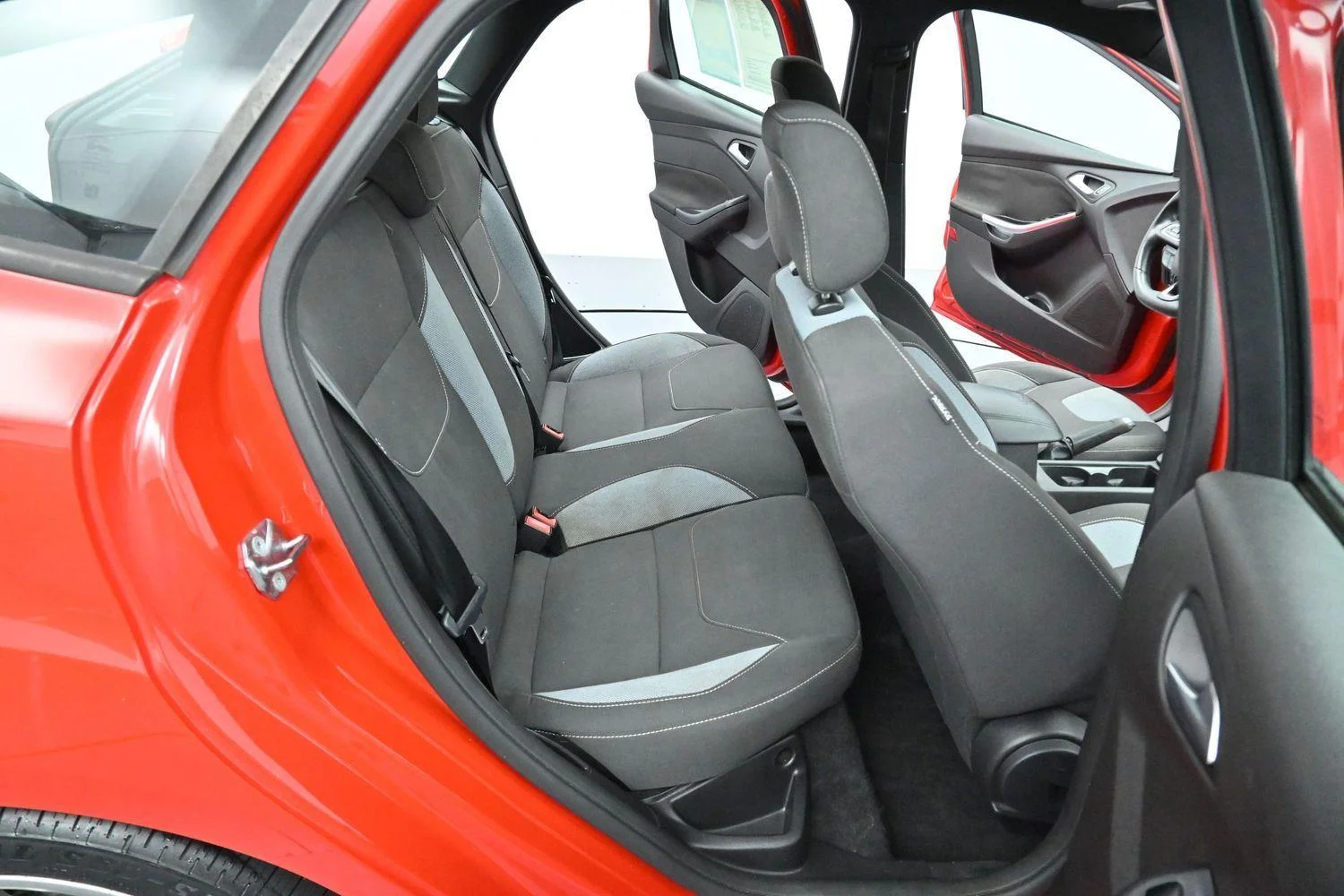 Used 2016 Race Red Ford ST image 31