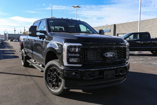 New 2027 Black Metallic Ford XLT image 3