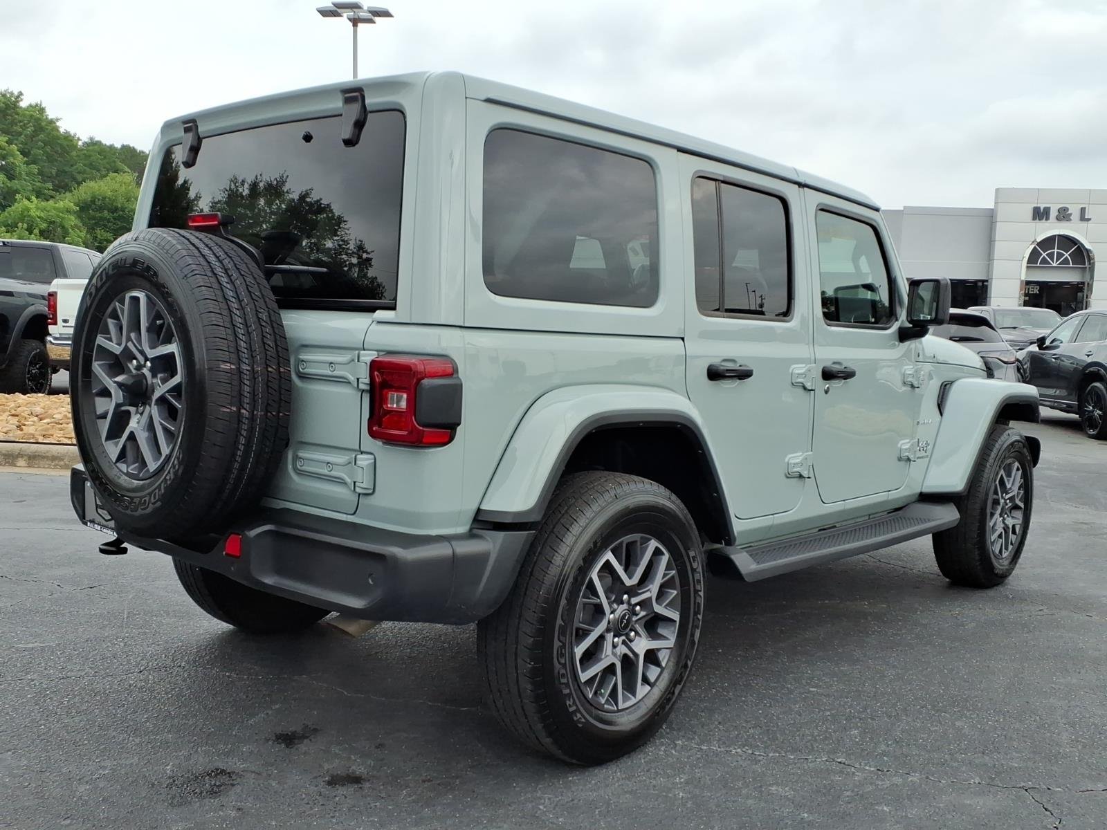 Used 2024 Gray Jeep Sahara image 23