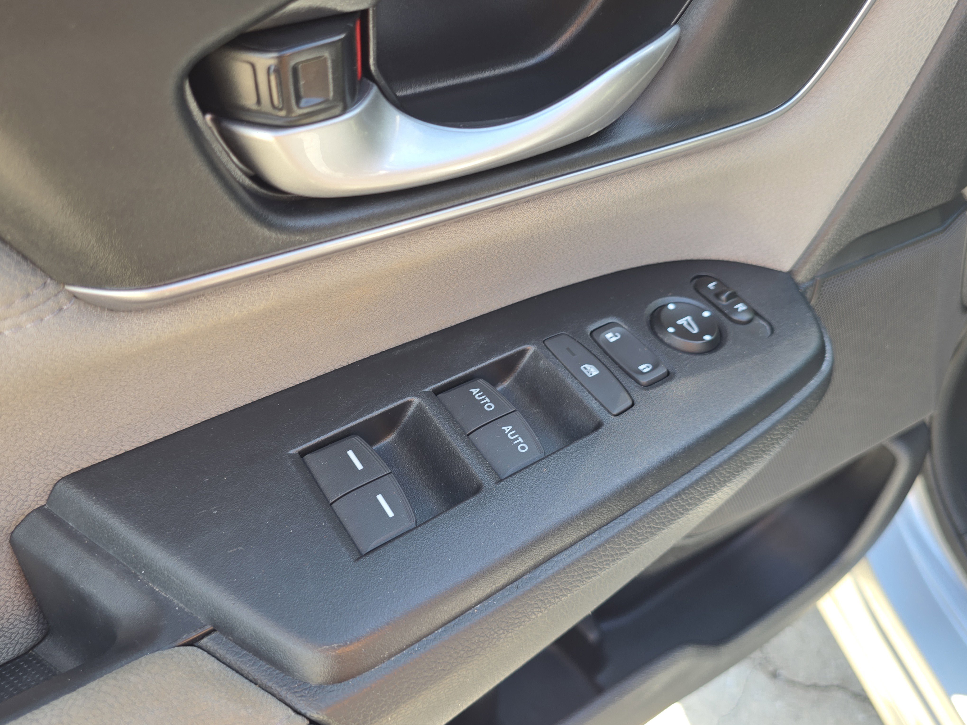Used 2019 Lunar Silver Metallic Honda EX image 19