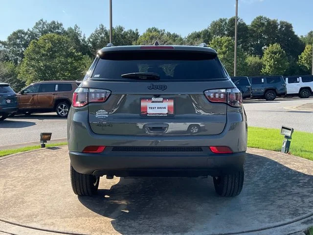 New 2026 Sting-Gray Clearcoat Jeep Latitude image 6