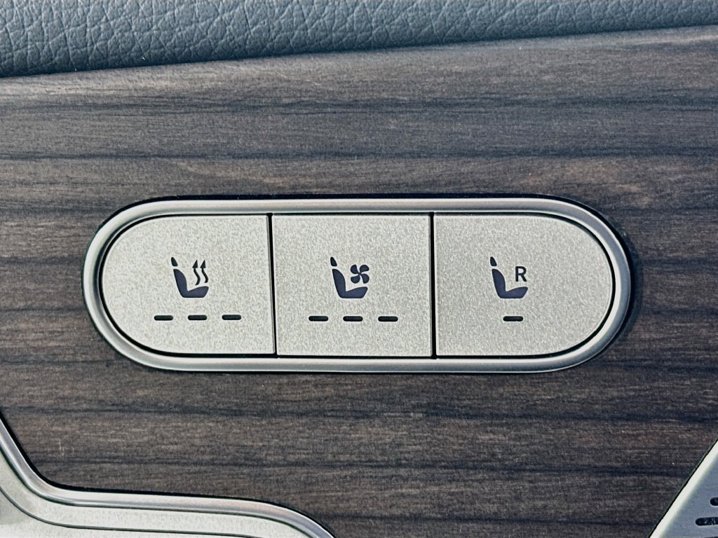 New 2027 MANUFAKTUR Moonlight White Metallic Mercedes-Benz GLE 450 image 53