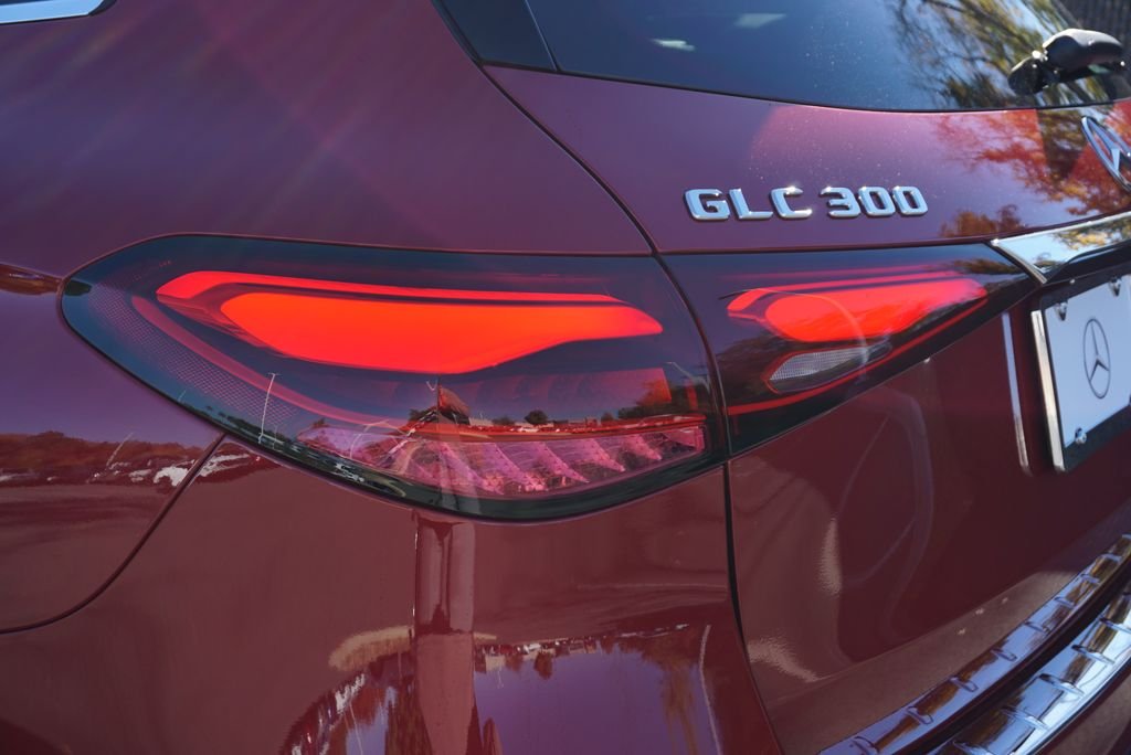 Used 2026 Patagonia Red Metallic Mercedes-Benz GLC 300 image 15