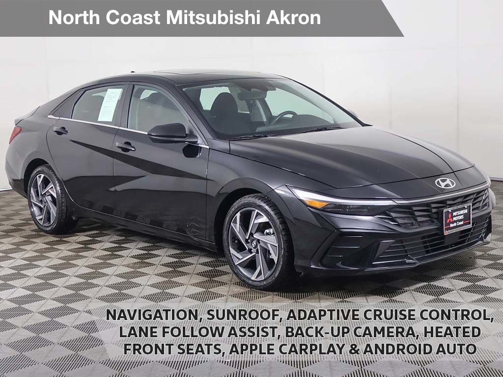 Used 2025 Black Hyundai SEL Convenience image 1