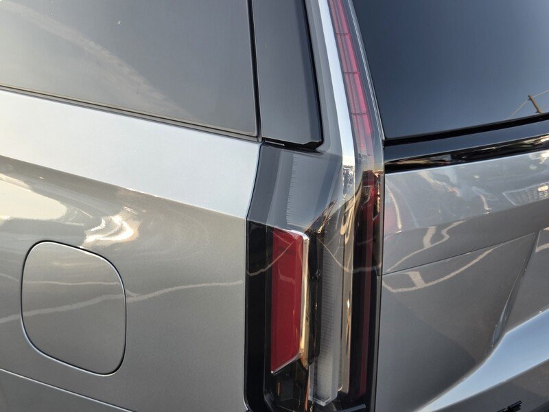 Used 2023 Argent Silver Metallic CADILLAC 4WD 4DR SPORT PLATINUM image 11