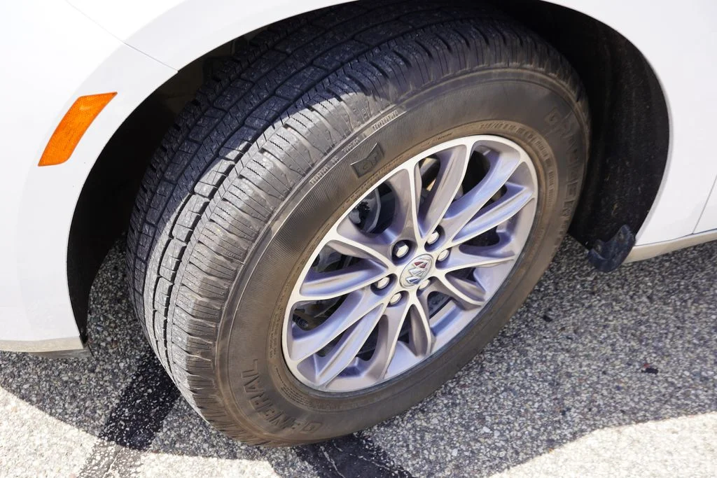 Used 2024 White Frost Tricoat Buick Essence image 13