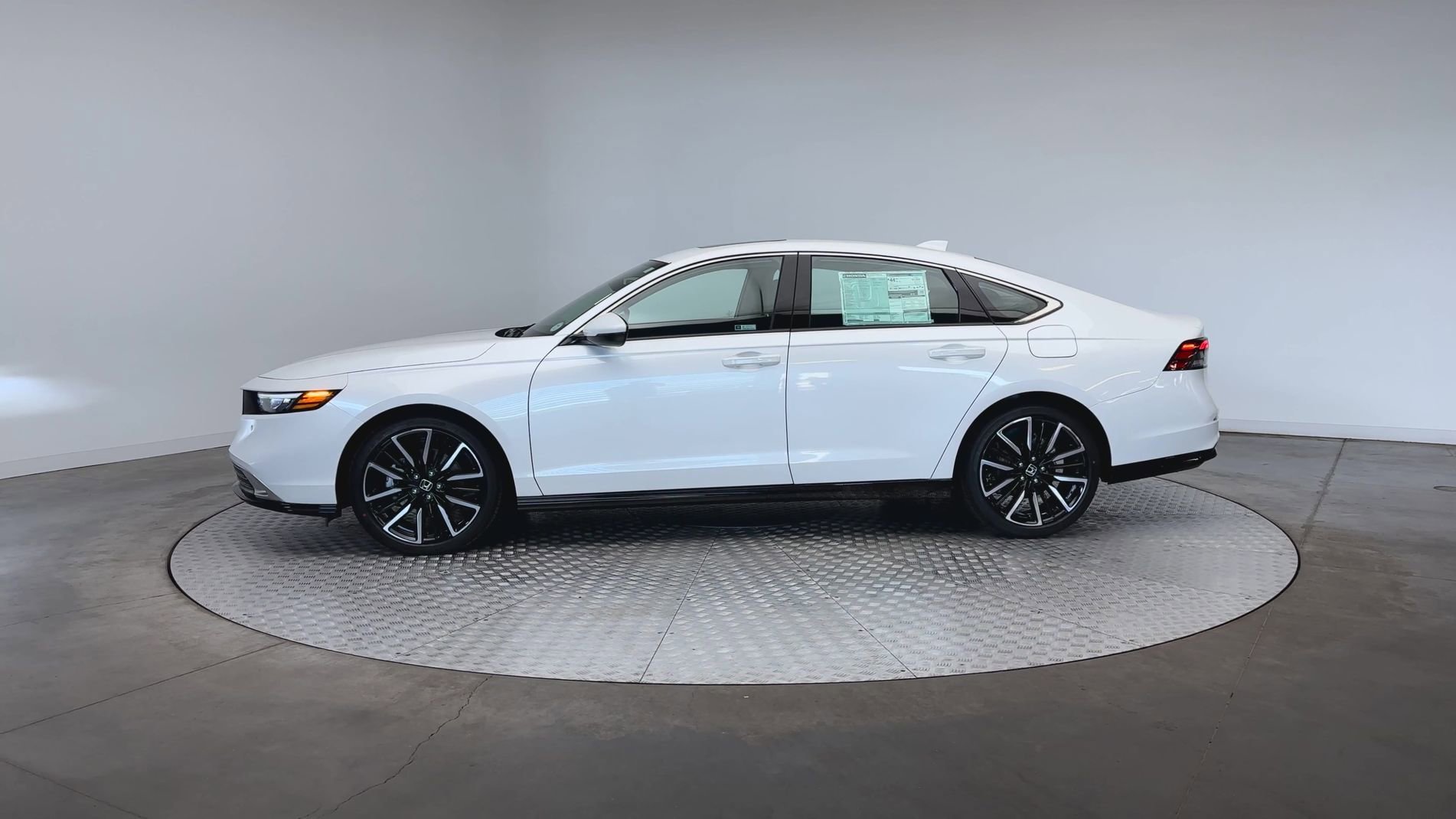 New 2026 Platinum White Pearl Honda Touring image 5