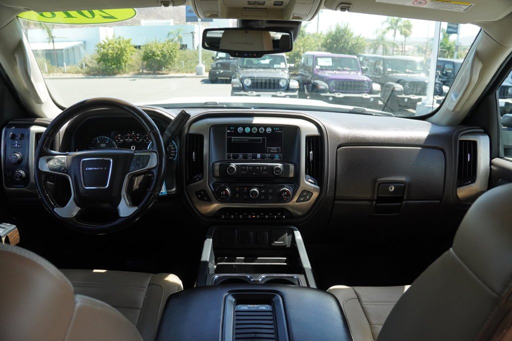 Used 2018 White GMC Denali image 34