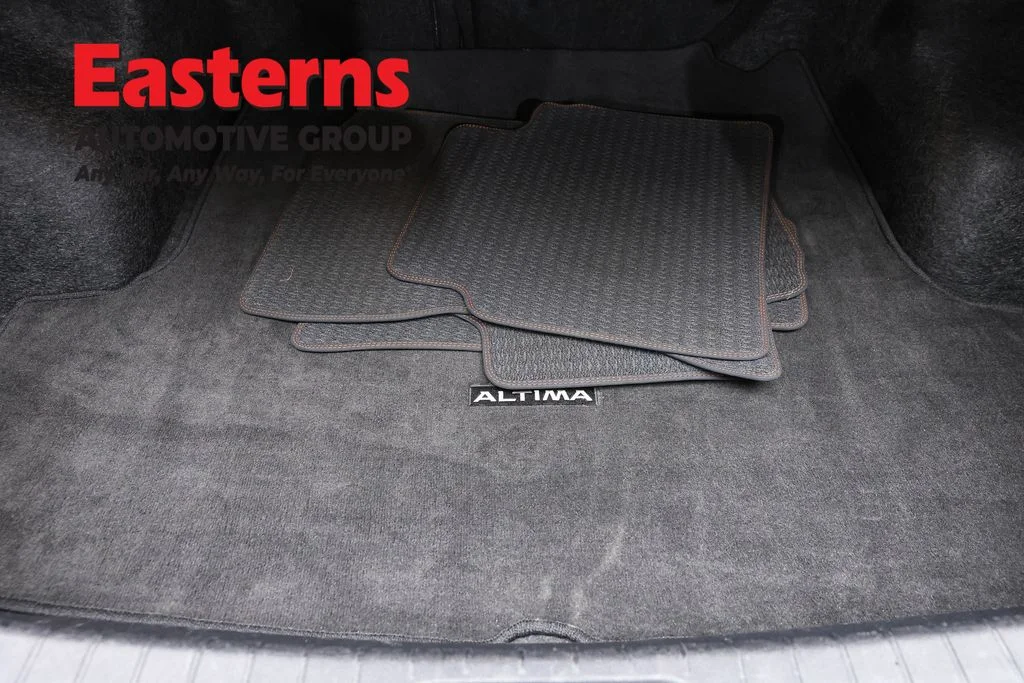 Used 2025 Gray Nissan 2.5 SR image 9