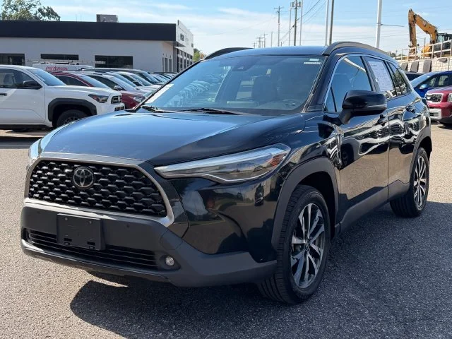 Used 2022 Jet Black Toyota XLE image 9