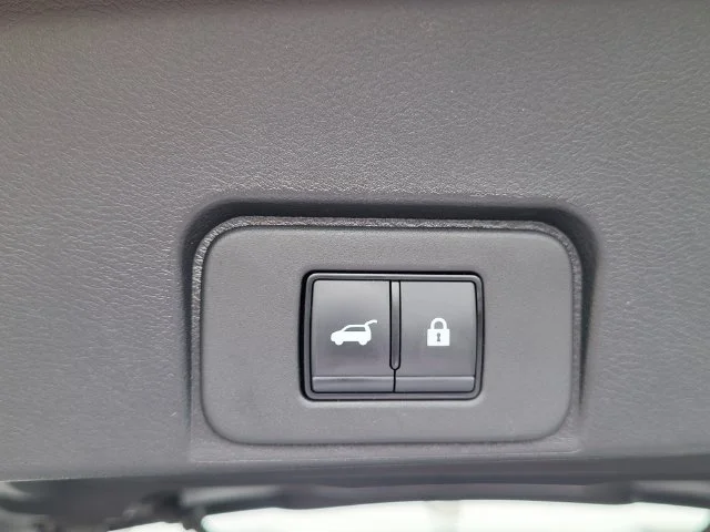 Used 2025 Silver Nissan SV image 5