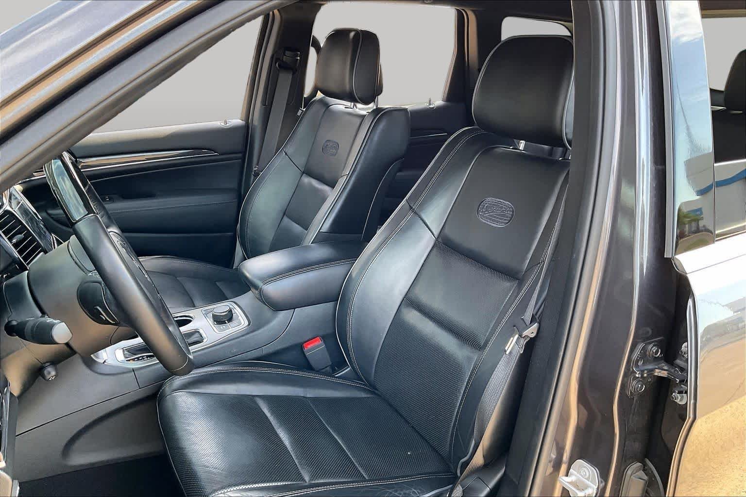 Used 2020 Granite Crystal Metallic Clearcoat Jeep Overland image 7