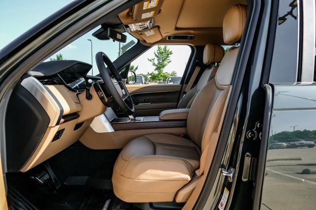 New 2026 Belgravia Green Land Rover SE image 4