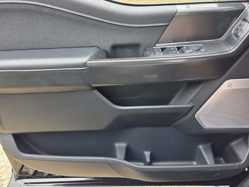 Used 2024 Agate Black Metallic Ford LARIAT image 28