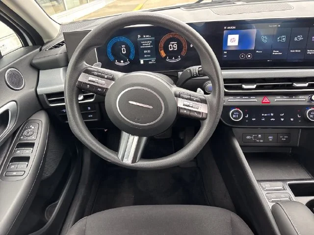 Used 2024 White Hyundai SEL image 16