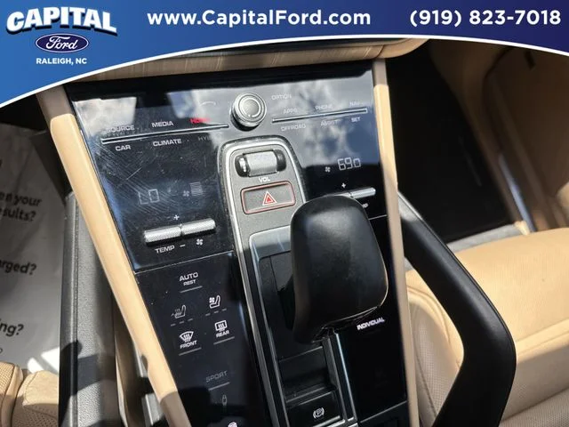 Used 2019  Porsche Base image 30
