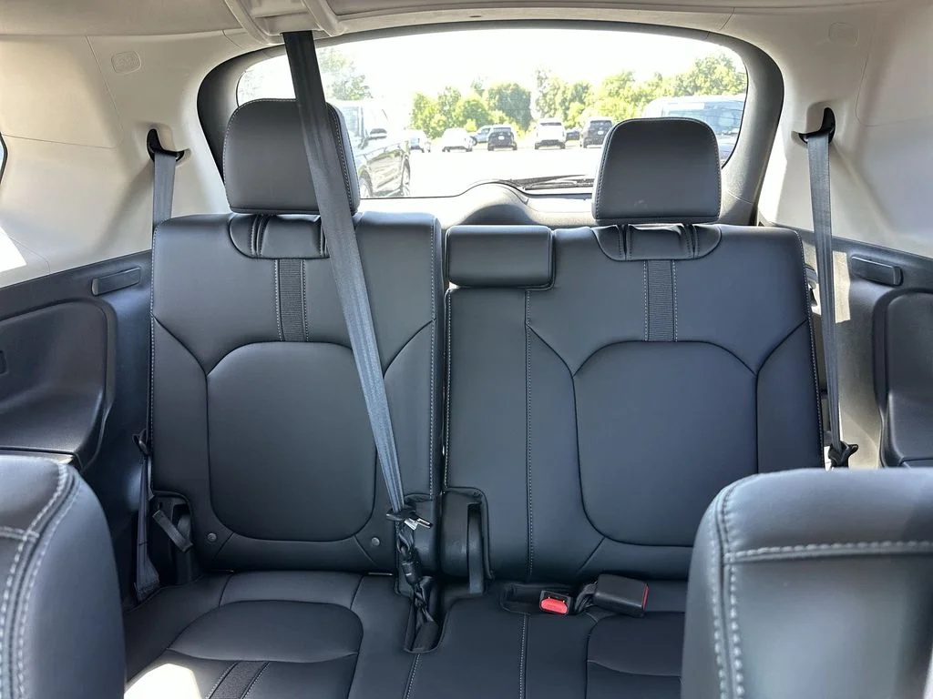 Used 2023 Black Honda EX-L image 28