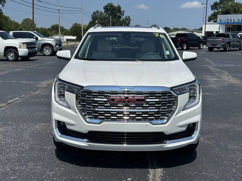 Used 2023 WHITE FROST TRICOAT GMC Denali image 5