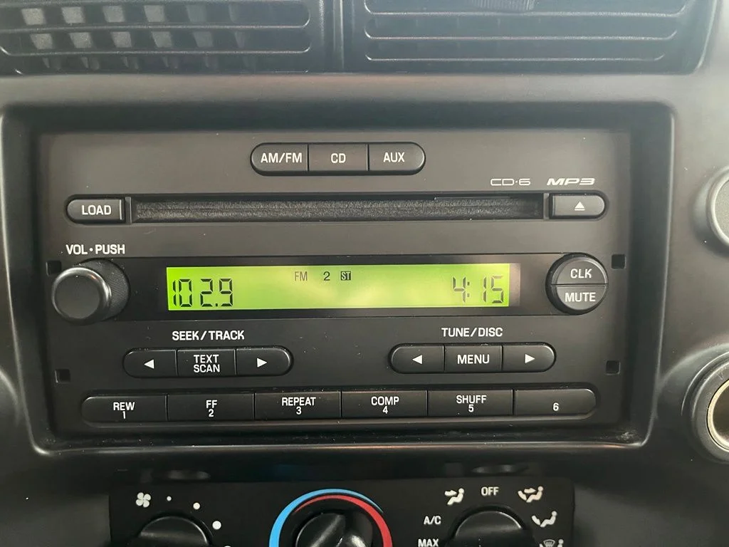 Used 2010  Ford XLT image 3