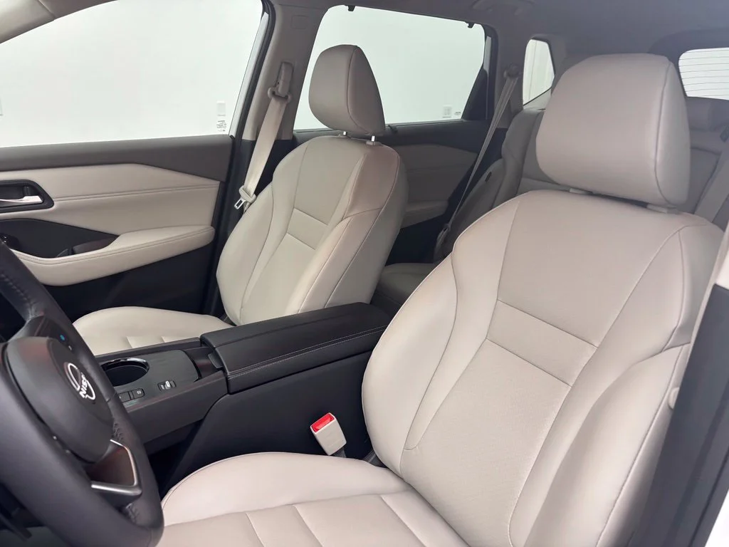 Used 2024 White Nissan SV image 23