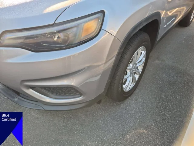 Used 2020 Silver Jeep Latitude image 9