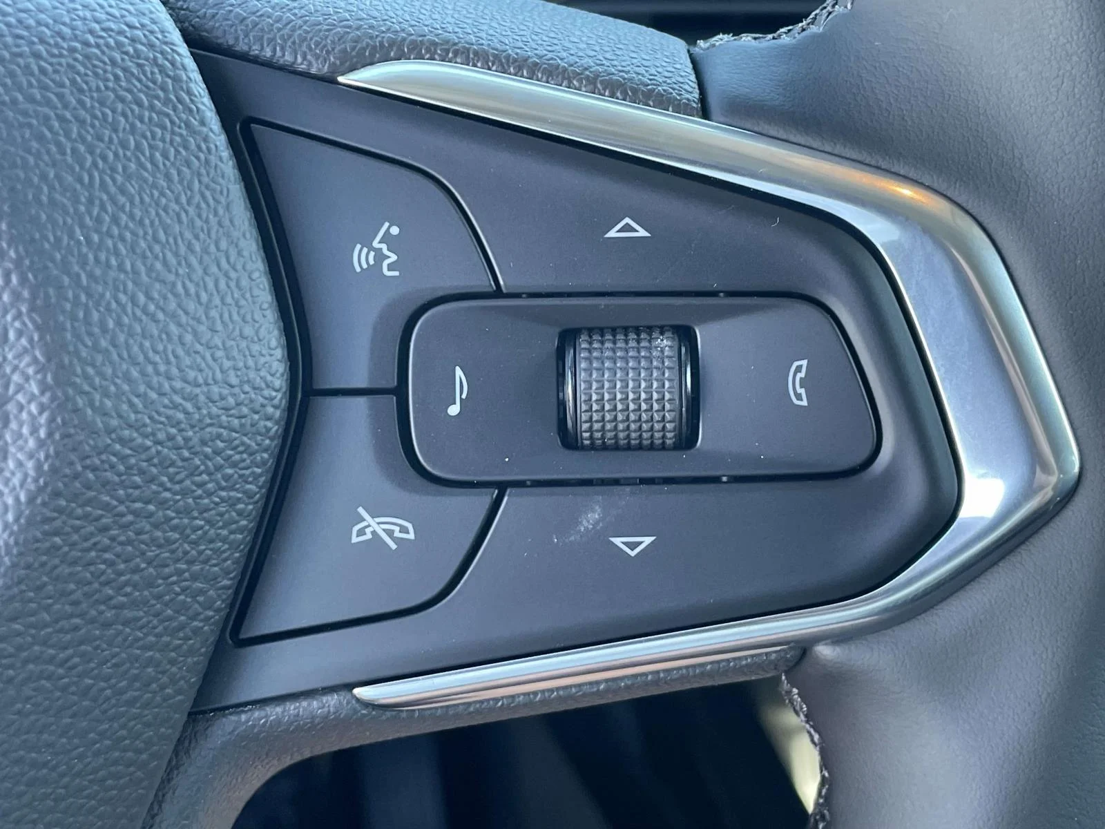 New 2026 Mosaic Black Metallic Chevrolet ACTIV image 28
