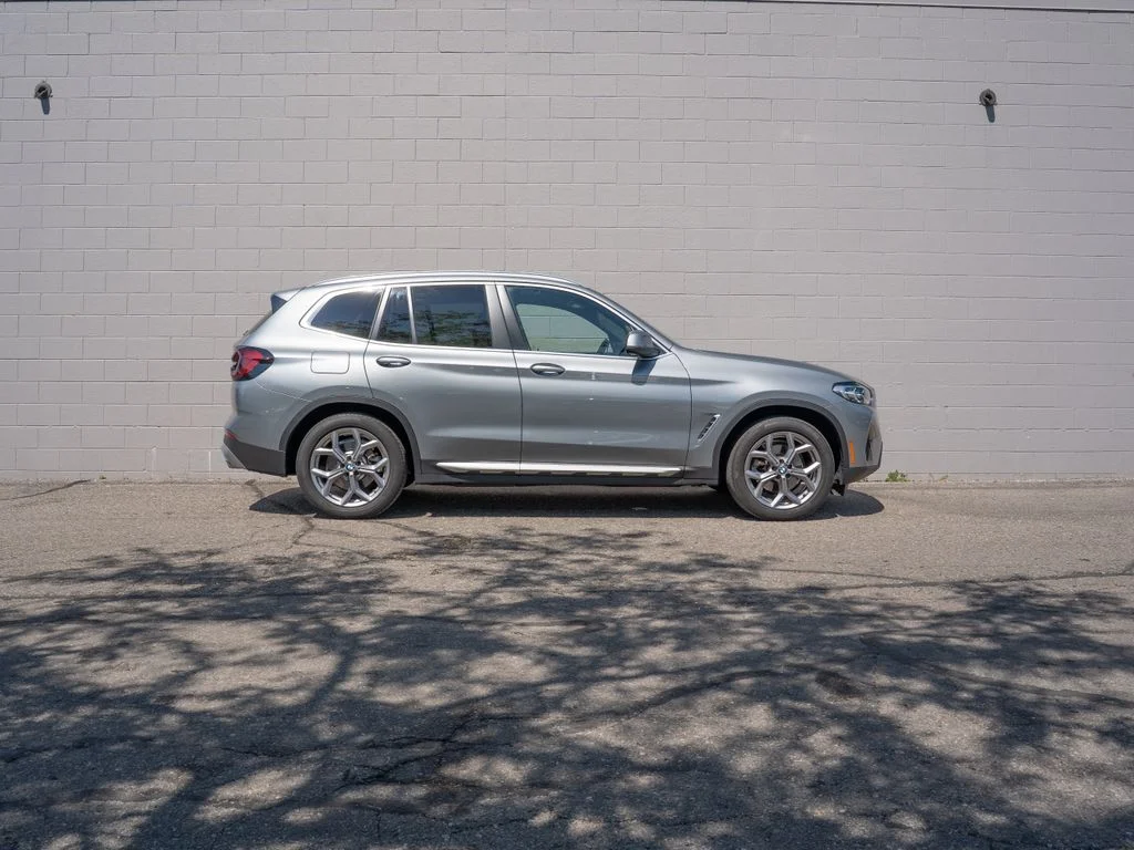 Used 2024 Gray BMW xDrive30i image 8