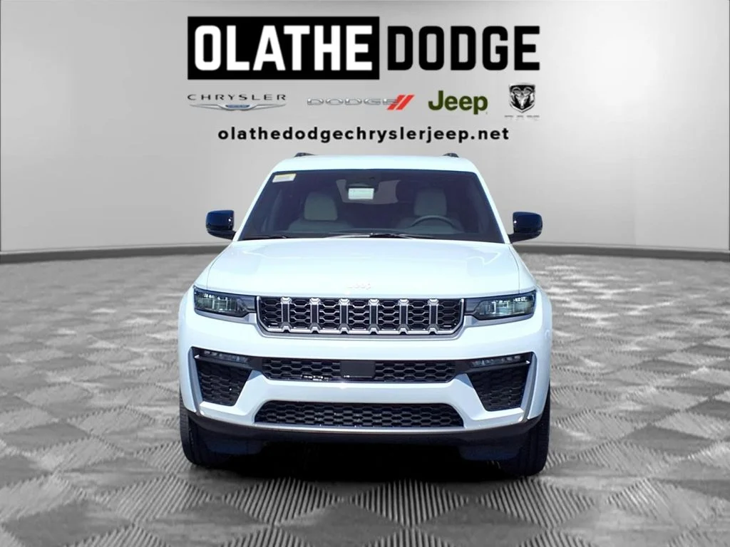 New 2026 Bright White Clear-Coat Exterior Paint Jeep Limited image 31