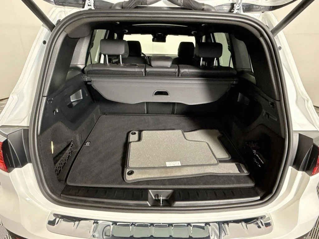 Used 2025 White Mercedes-Benz GLB 250 image 25
