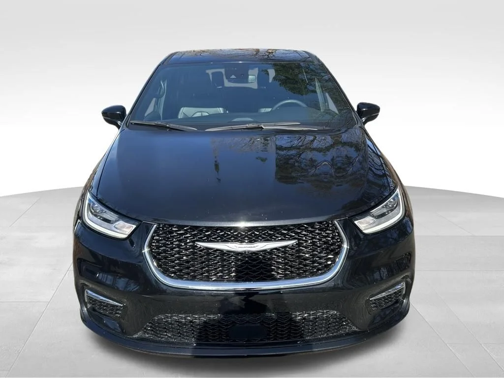 Used 2025 Black Chrysler Select image 9