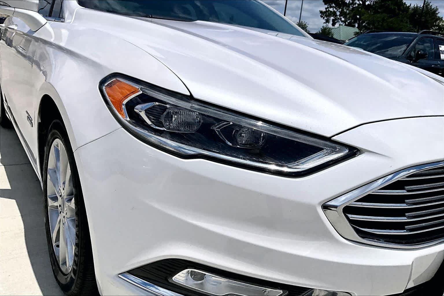 Used 2017 White Platinum Metallic Tri-Coat Ford Titanium image 27