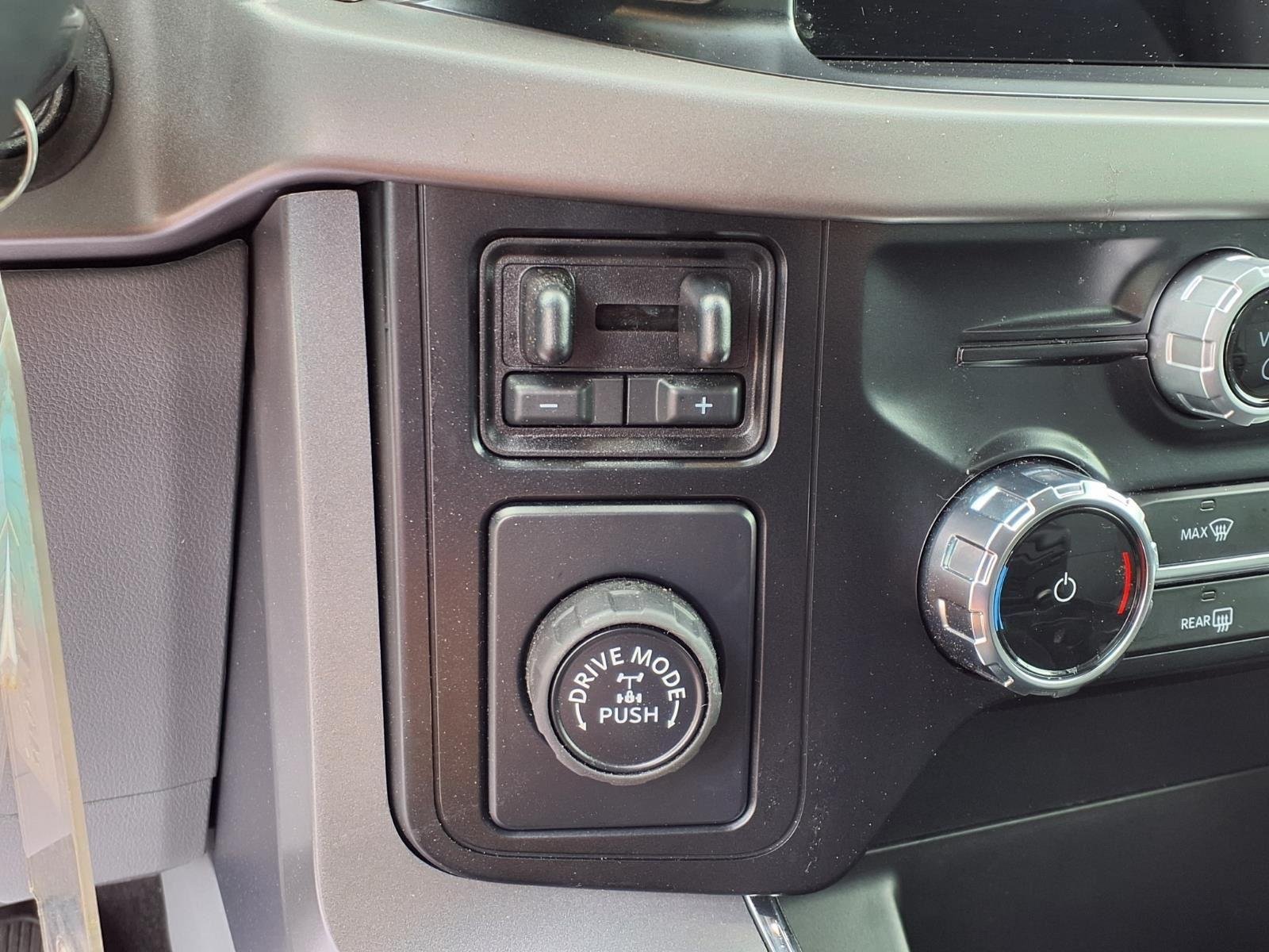 New 2024 Oxford White Ford XLT image 6