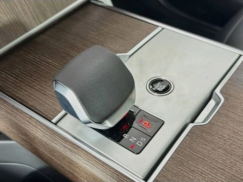 New 2026 Carpathian Grey Land Rover SE image 17