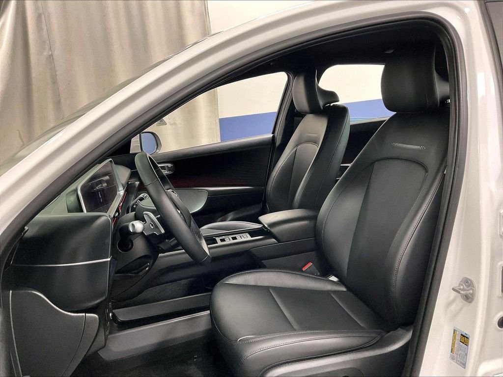 Used 2025 White Hyundai SEL image 10