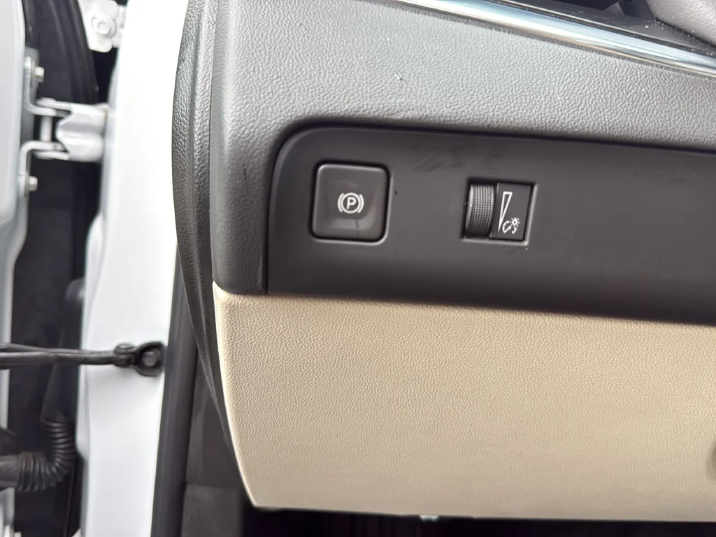 Used 2023 White Buick Essence image 26