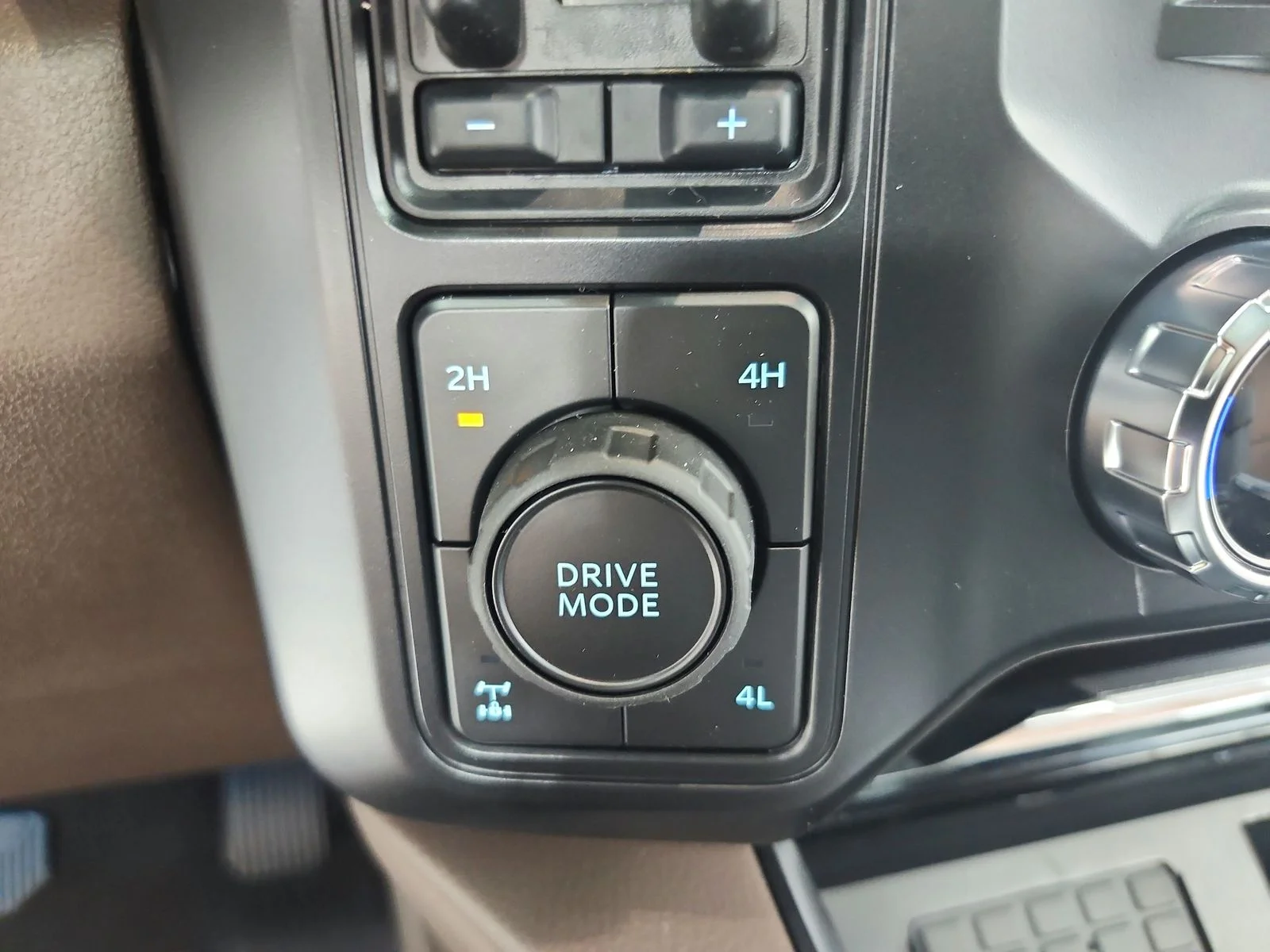 New 2026 Star White Metallic Tri-Coat Ford F-250® King Ranch® image 29