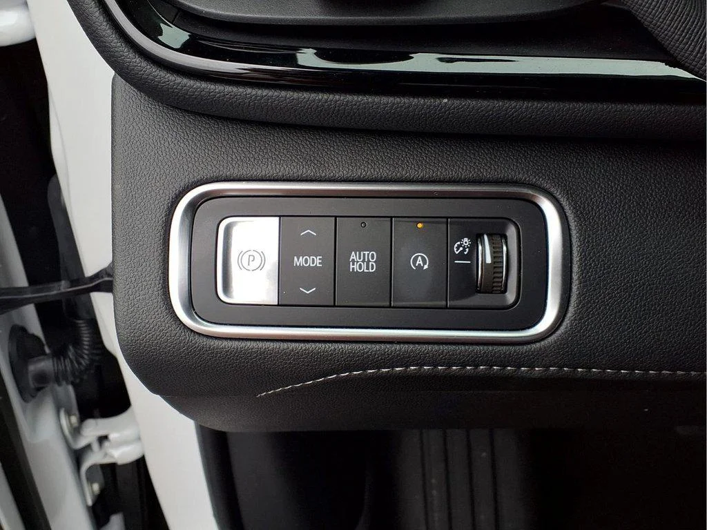Used 2025 Summit White Buick 4dr Sport Touring image 20