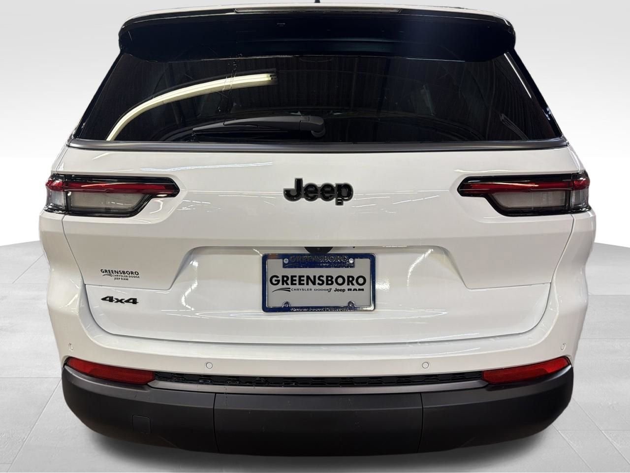 New 2026 Bright White Clear-Coat Exterior Paint Jeep Limited image 4
