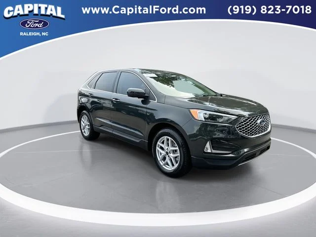 Used 2023 Green Ford SEL image 2