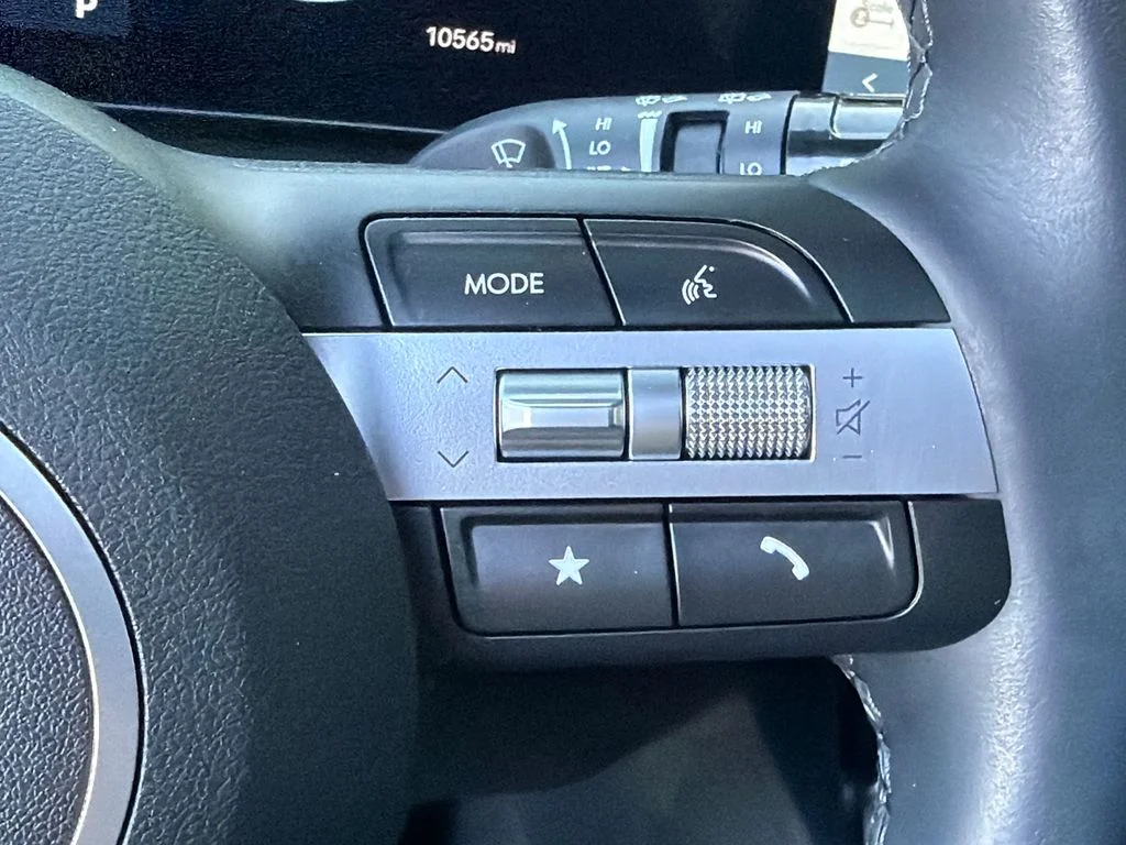Used 2025 Gray Hyundai SEL Convenience image 26