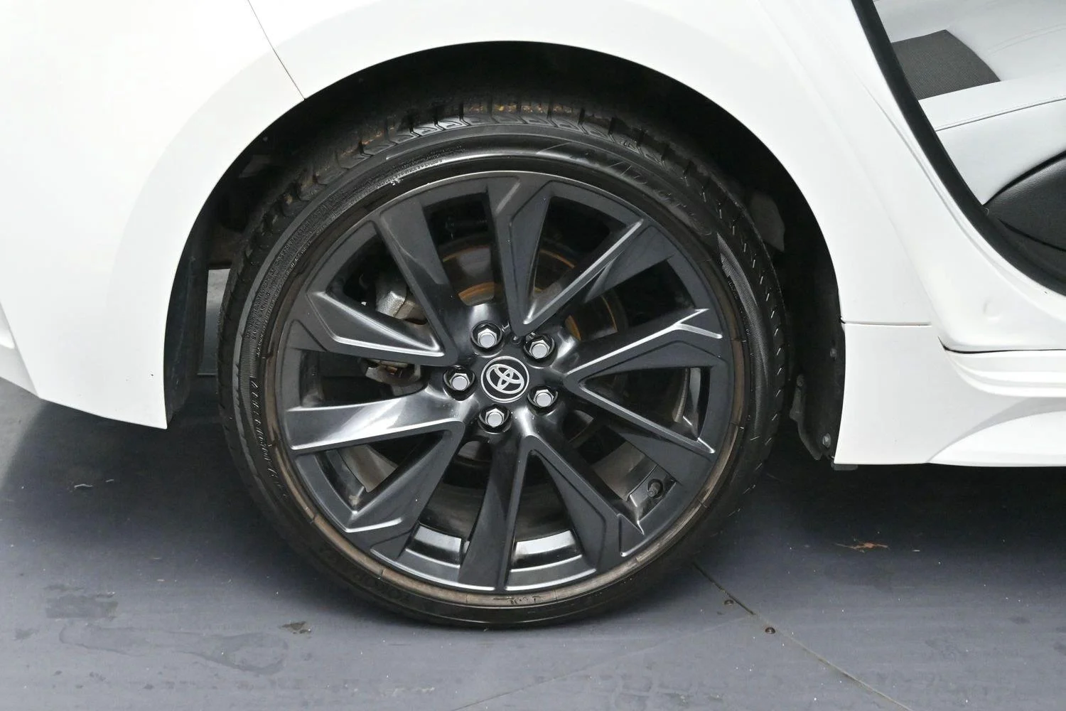 Used 2024 Ice Cap Toyota XSE image 31