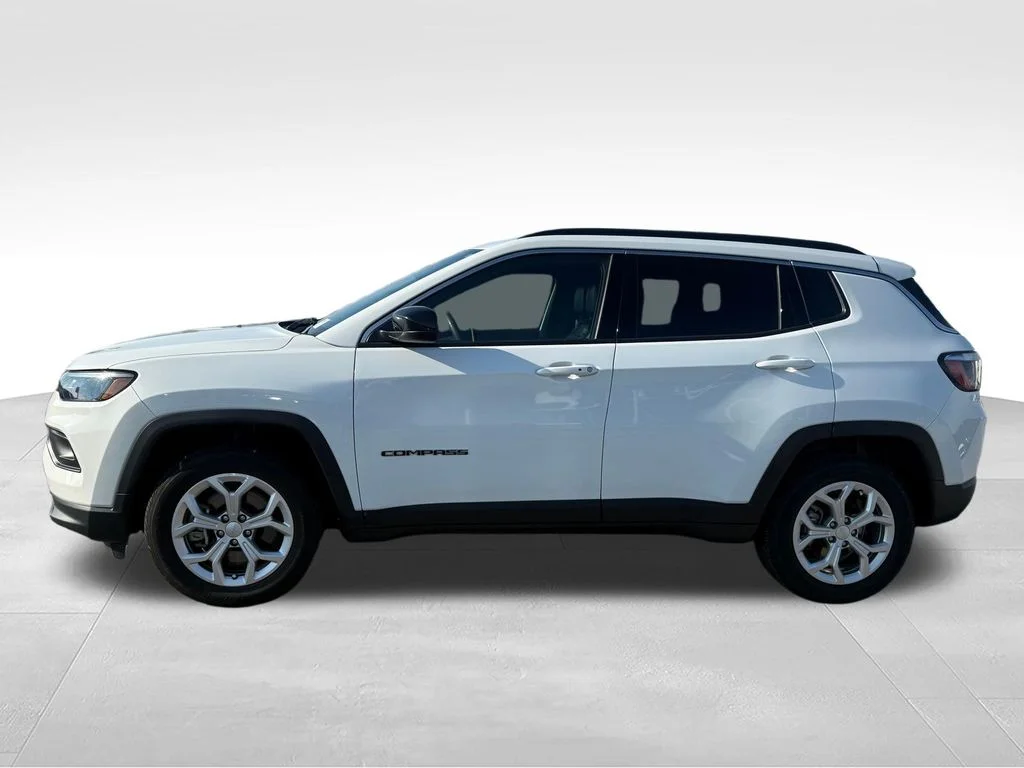 Used 2024 White Jeep Latitude image 2