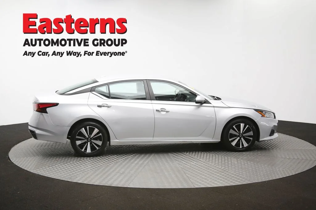 Used 2022 Silver Nissan 2.5 SV image 44