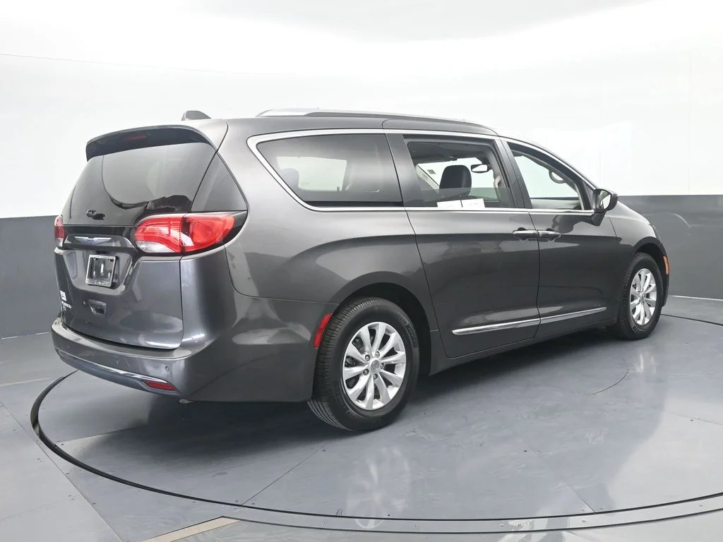 Used 2019 Granite Crystal Metallic Clearcoat Chrysler Touring L image 6