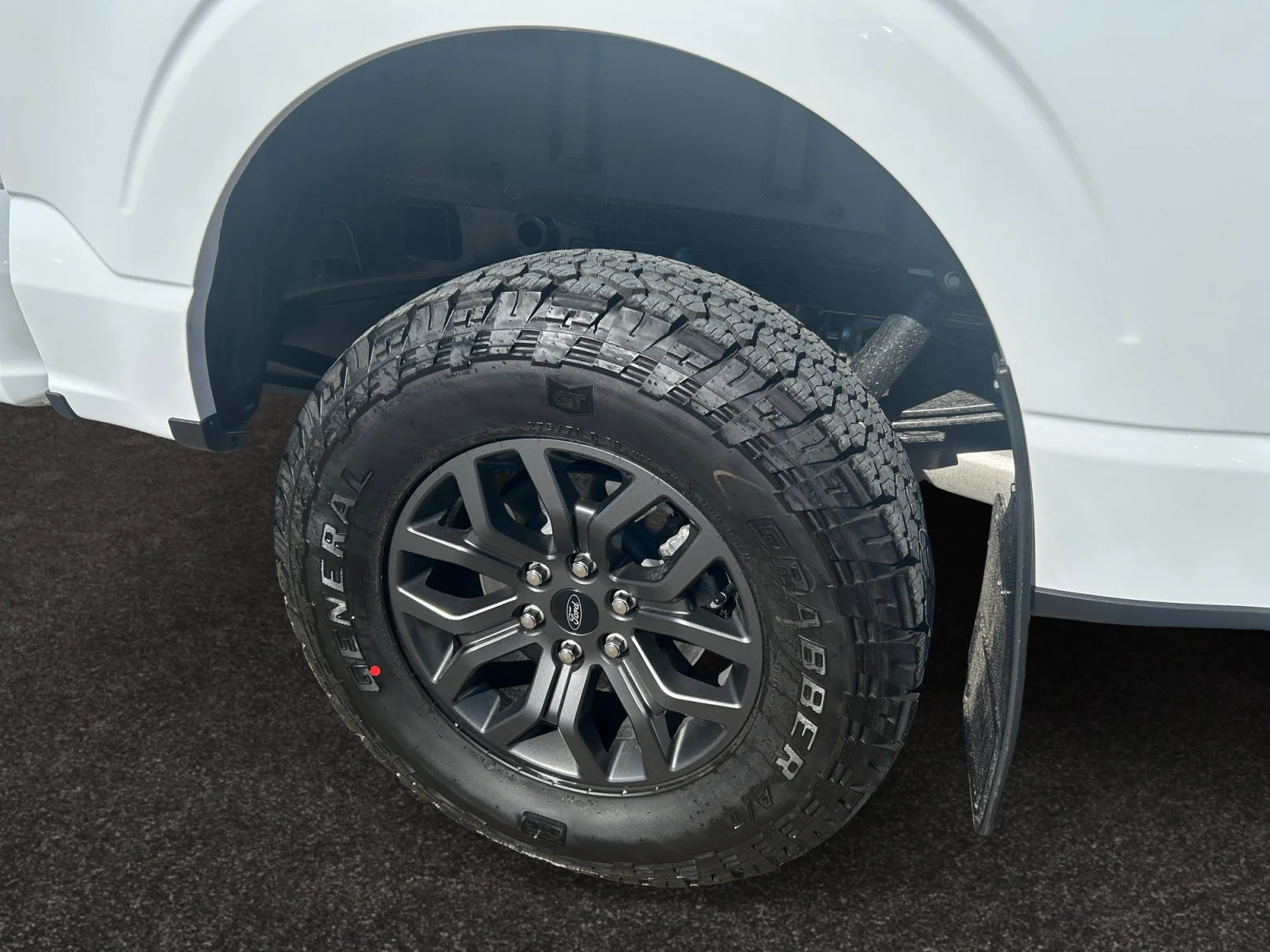 New 2026 Oxford White Ford Tremor image 9