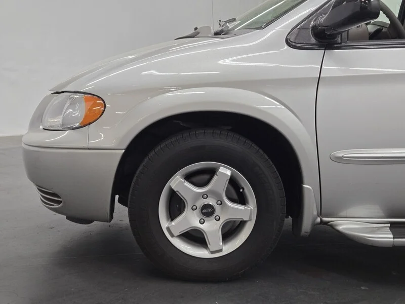 Used 2003 Silver Chrysler LX image 6